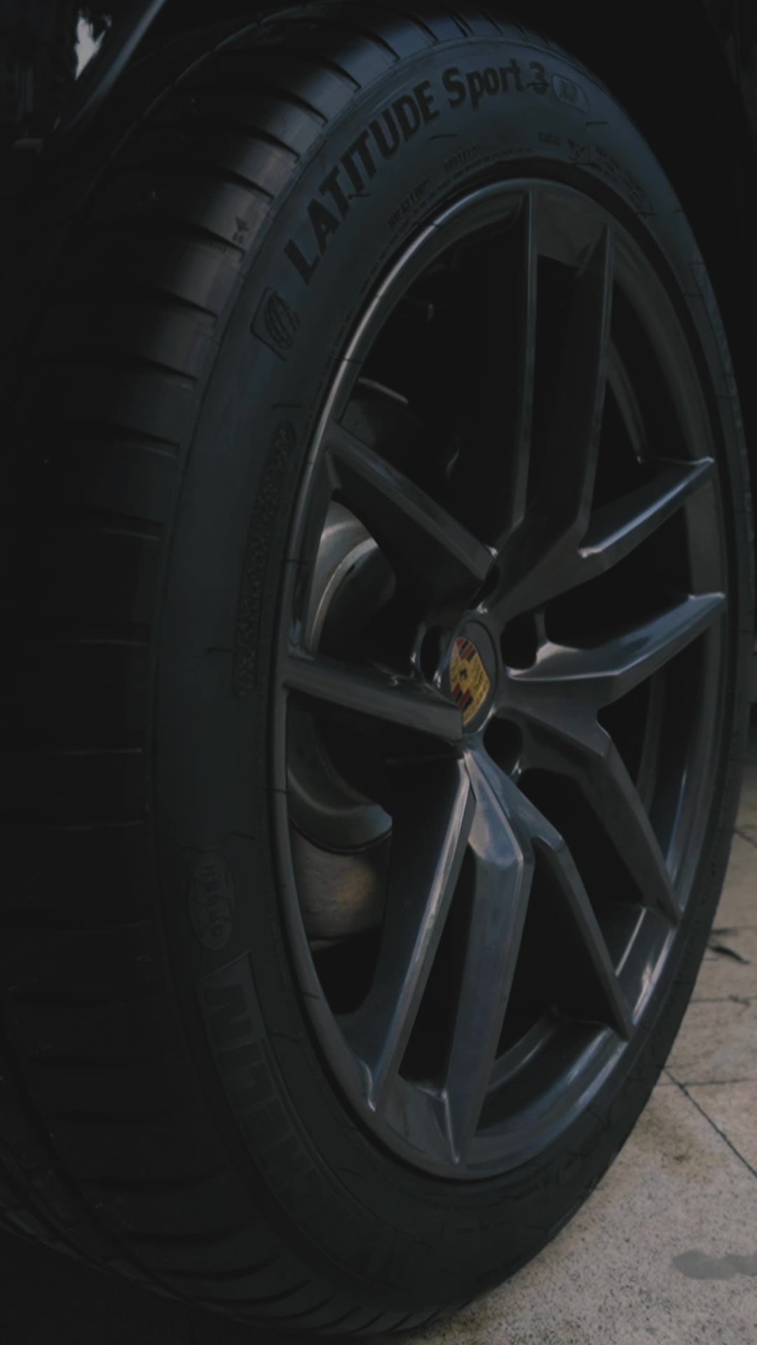 Porsche Macan — still 4