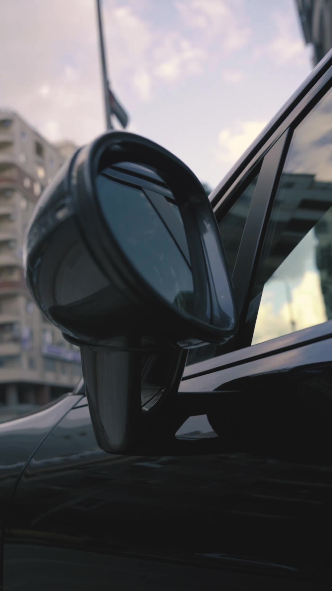 Porsche Macan — still 5