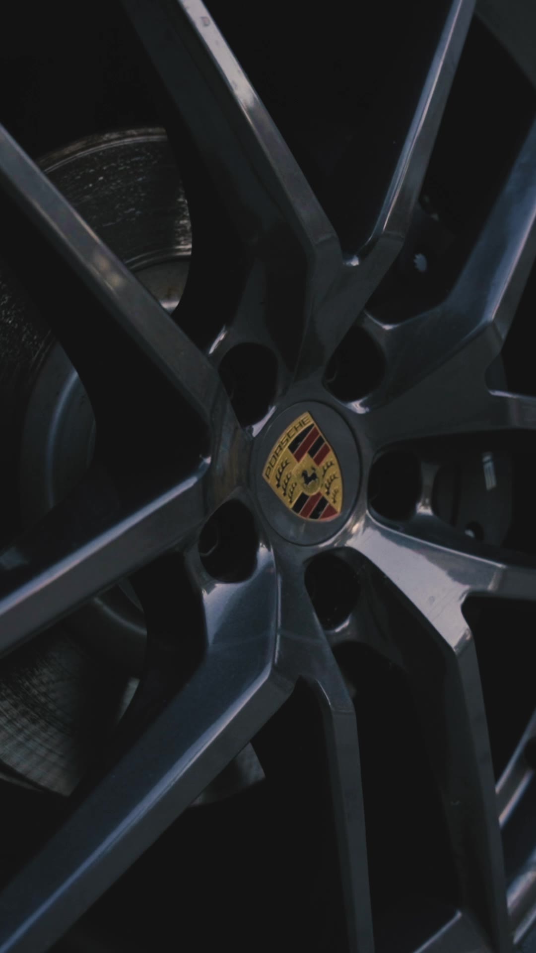 Porsche Macan — still 6