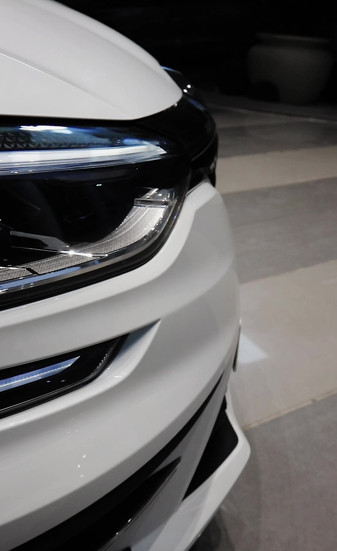 Renault Megane — still 4