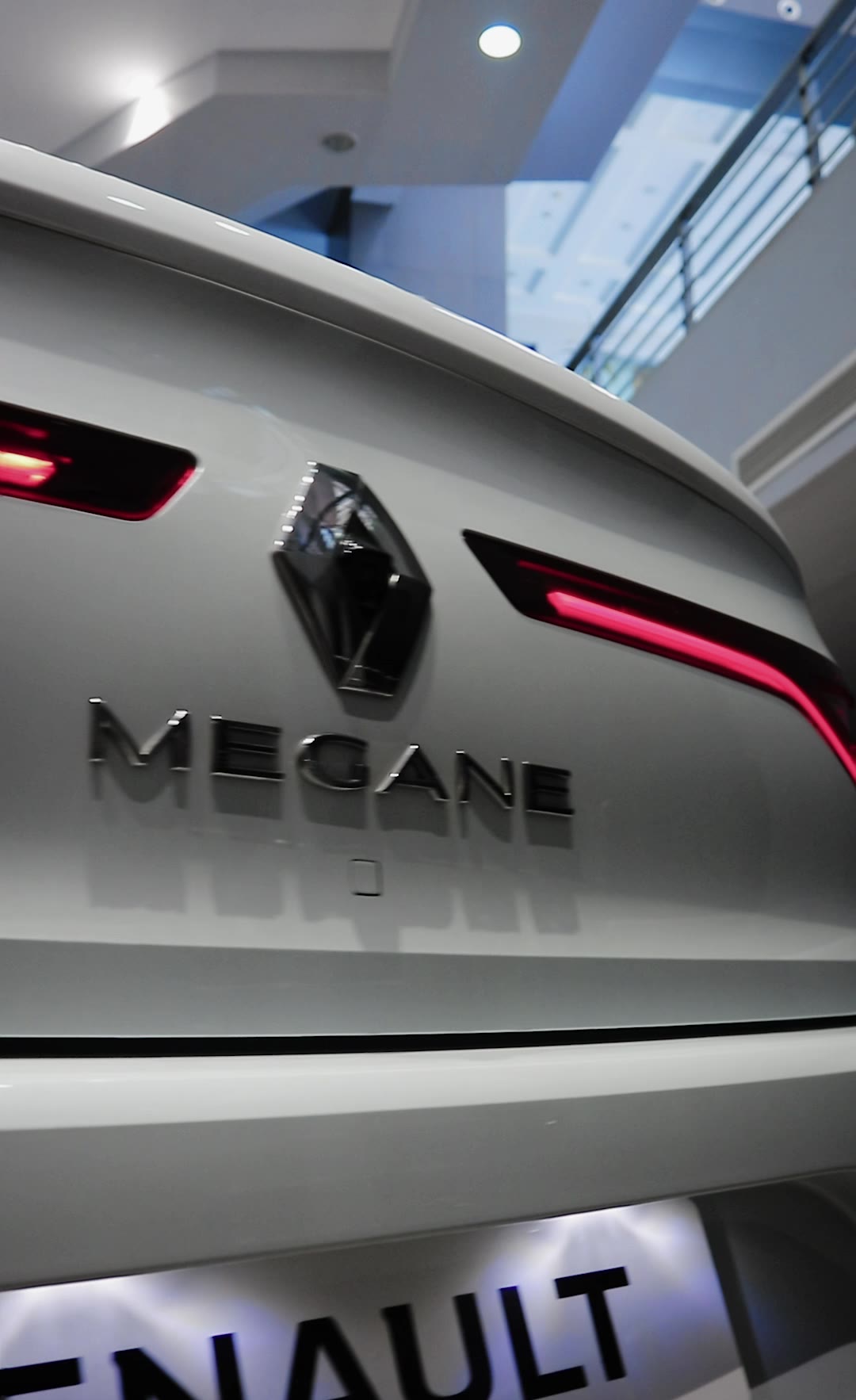 Renault Megane — still 6