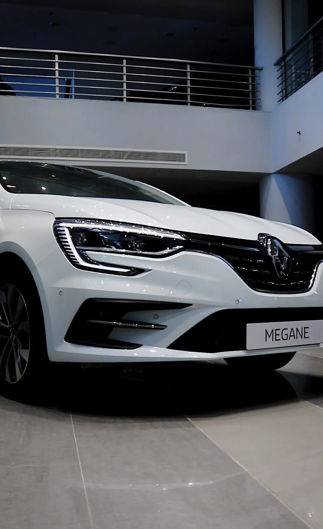 Renault Megane — still 8